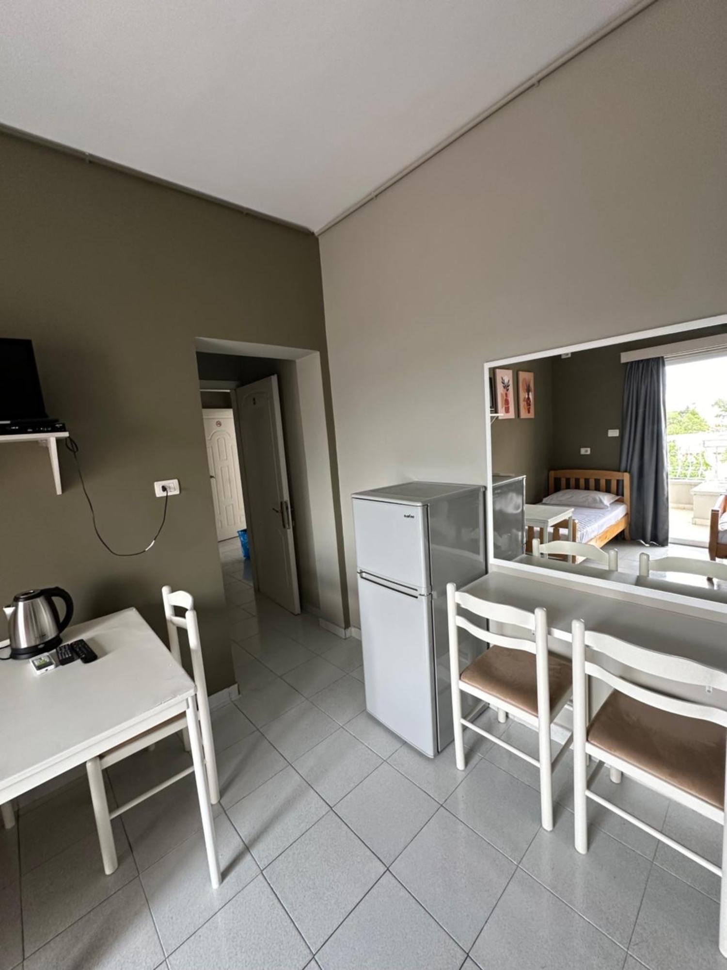 Olivias Apartments City Center Саранда Экстерьер фото